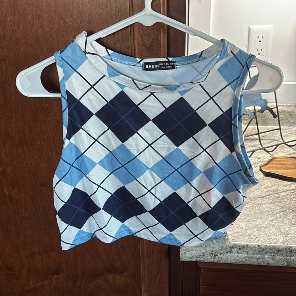 Diamond pattern crop top